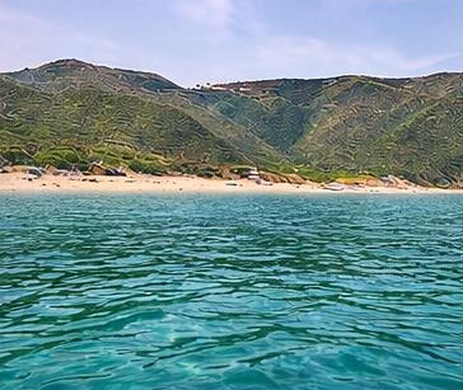 Plage de sable et eau turquoise